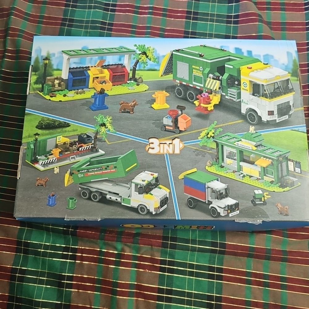 City Garbage Truck Building Set, 3-in-1 811PCS Recycling Station Building